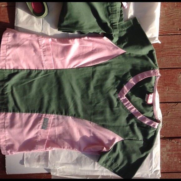 🎀 bundle  izzy scrubs 🎀 sketchers shoes bundle