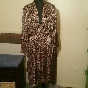 Morgan Taylor robe