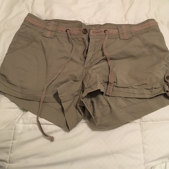 Forever 21 size 28 cargo shorts - Picture 1 of 3