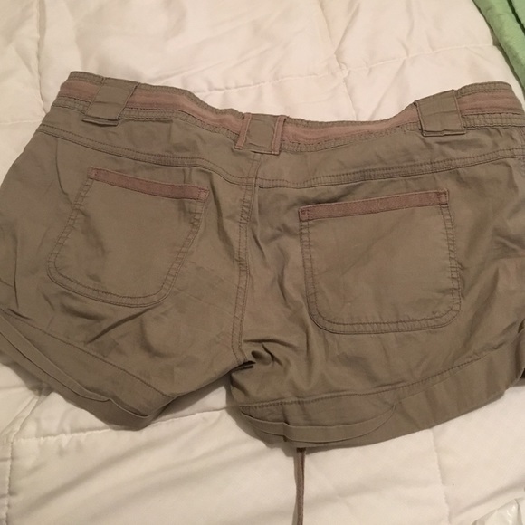 Forever 21 size 28 cargo shorts - Picture 2 of 3