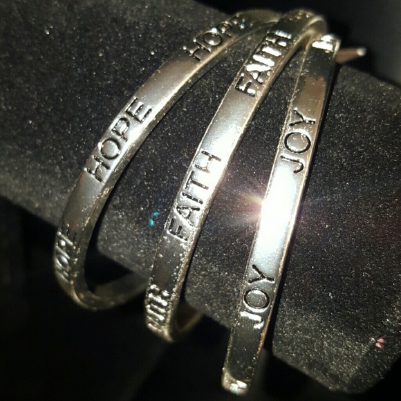 Jewelry - Bangle Triple Silver Boutique Style