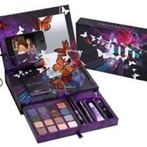 All pieces included Urban Decay set :)