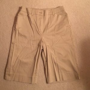 Anne Klein chino Bermuda short