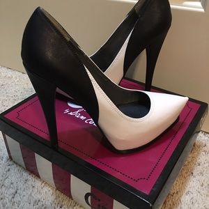 Sam Edelman black and white pumps