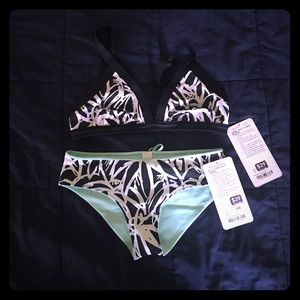 Lulu lemon sz 6 adjustable swim top