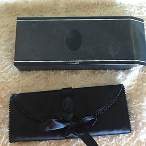 MAC travel roll up case