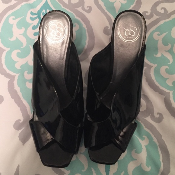 Jessica Simpson Black Wedges
