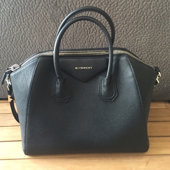 Medium Givenchy Antigona Tote - Picture 2 of 4