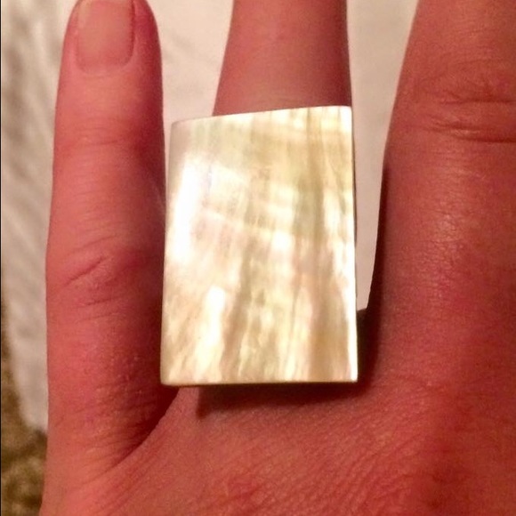Beautiful Mother of Pearl Ring & earrings - Picture 3 of 4