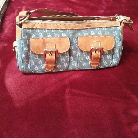 Dooney and Bourke purse - Picture 1 of 3