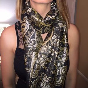 NWOT Beautiful black and gold scarf!