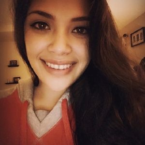 Meet your Posher, Laur@