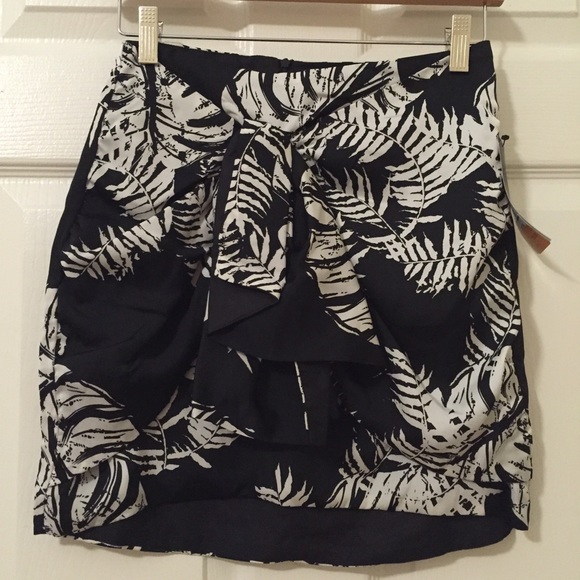 Black leaf print summer skirt