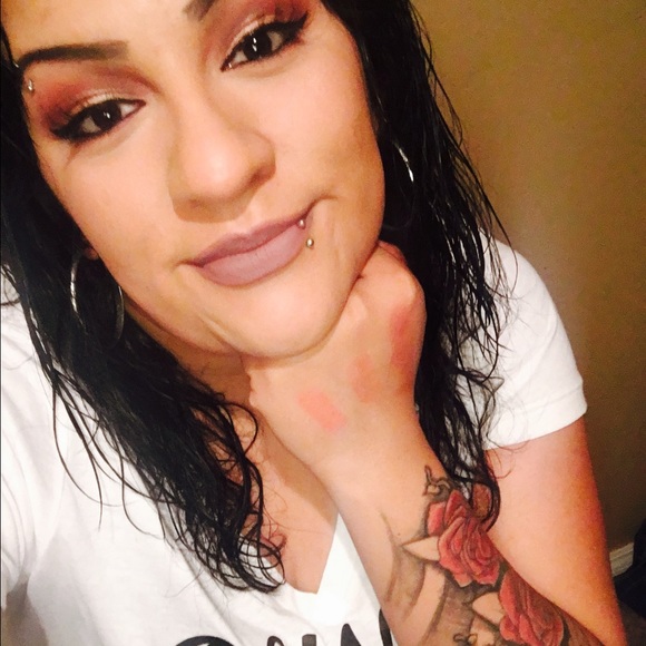 Meet your Posher, Angela - Picture 2 of 3