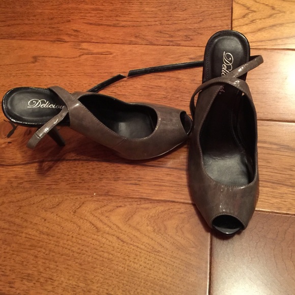NWOT Wrap Around the Ankle Open Toe Pumps Size 8.5