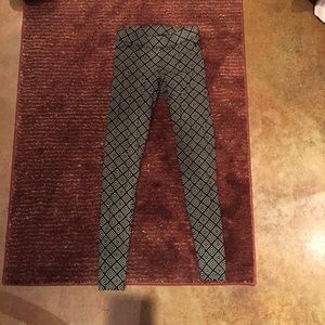 Tribal ish pattern VS PINK leggings