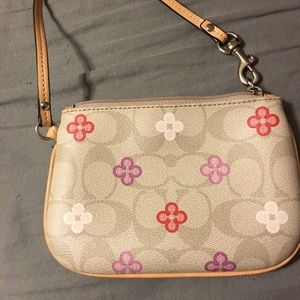 💜Coach wristlet💜