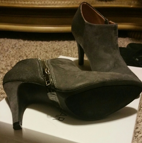 Silver/grey booties - Picture 2 of 2