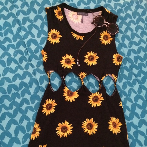Kendall & Kylie Sunflower dress
