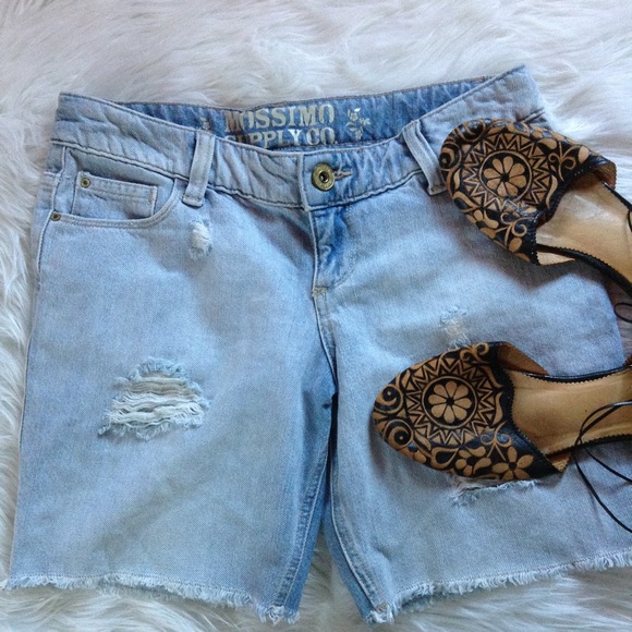 Light Wash Distressed Cutoff Shorts ⭐️ - Picture 1 of 3