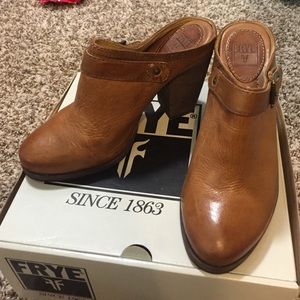 Frye Patty Clog- 6M- camel