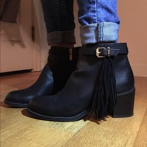 Fringed black buckle booties!