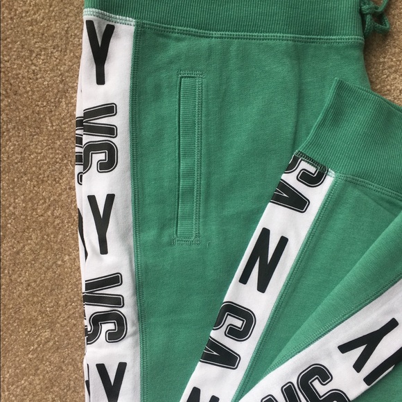 Large VS Jogger - New York VS - Picture 2 of 4