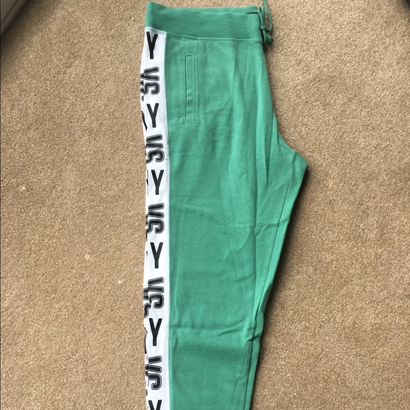 Large VS Jogger - New York VS - Picture 3 of 4