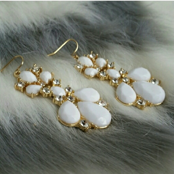 GORGEOUS and ELEGANT EARRINGS NWOT - Picture 4 of 4