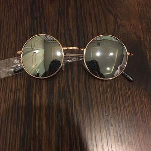 Silver circle frame sunglasses