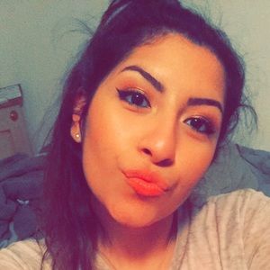 Meet your Posher, Debanhi