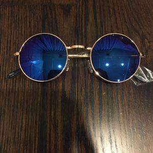 Blue circle framed sunglasses