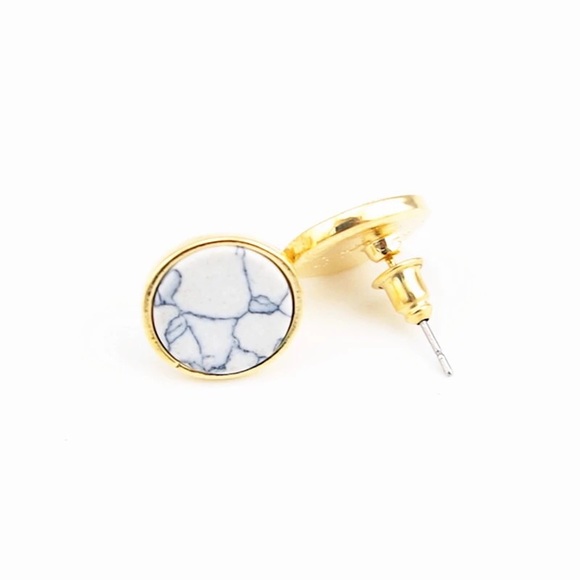Round Faux marbled stud earrings