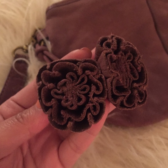 Purple suede wrist clutch with leather rose tassel - Picture 3 of 4