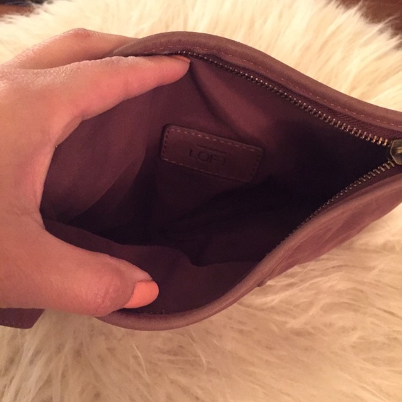 Purple suede wrist clutch with leather rose tassel - Picture 4 of 4