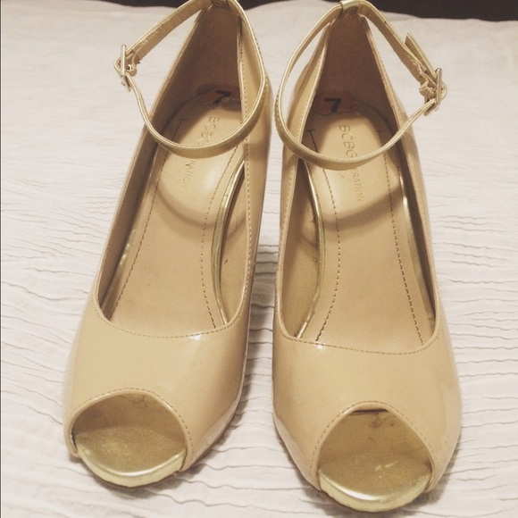Peep toe nude heels