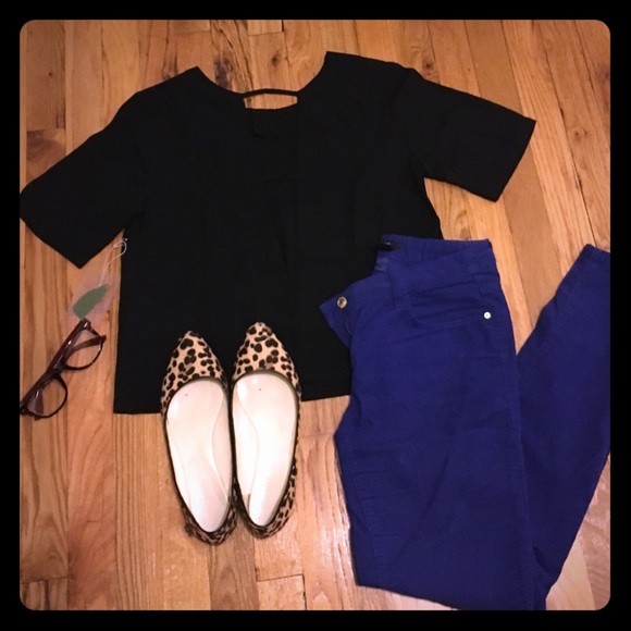 SALE XS black cropped open back blouse NWT