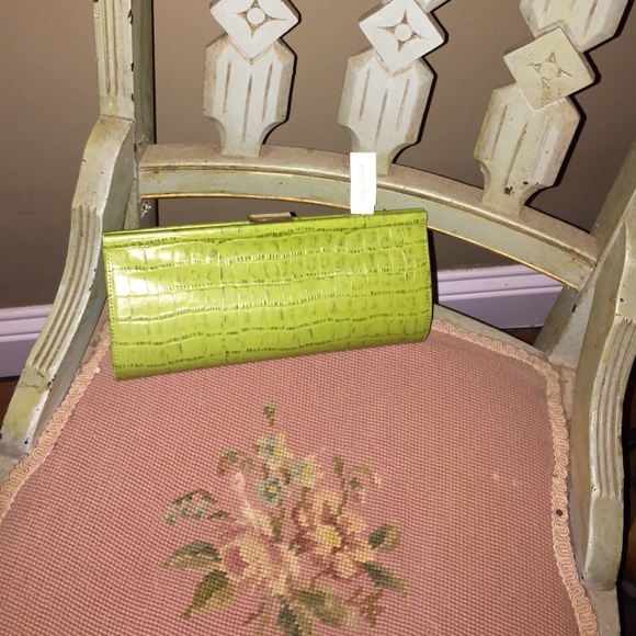 Smart and sexy lime green clutch.