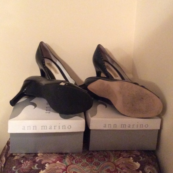 Ann Marino heels. Size 11 - Picture 2 of 2