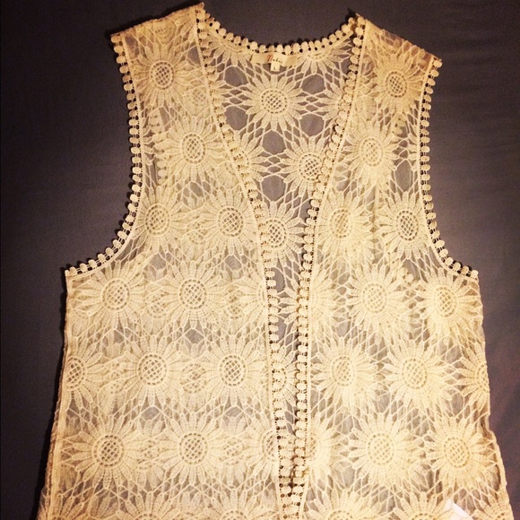 Nabee Lace Vest