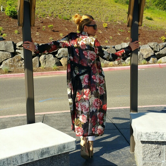 "MIDNIGHT ROSE" FLORAL DUSTER * LAST 1* - Picture 2 of 4