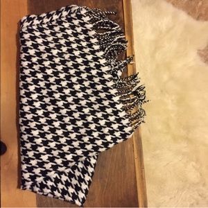 Houndstooth scarf