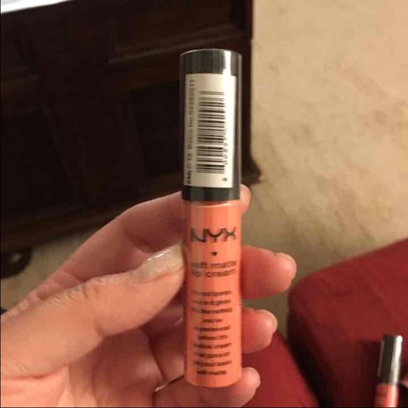 NYX soft matte lip cream - Buenos Aires - Picture 3 of 4