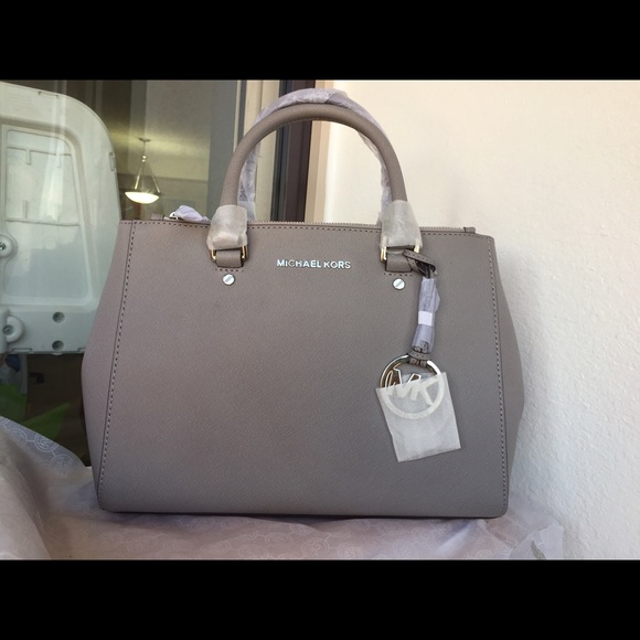 SOLD❌❌Michael Kors Sutton sz Medium - Steel Grey