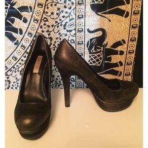 Black/Metallic Heels🌙