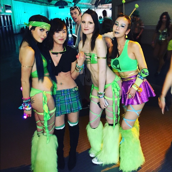 Green Alien crop top & fluffy leg warmer - EDC