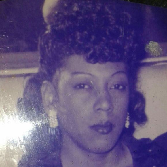 Meet your Posher, Tori - Picture 1 of 1