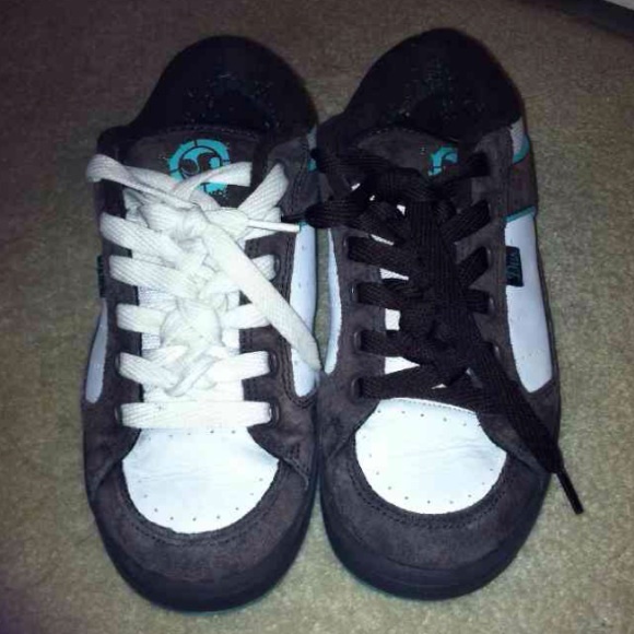 DVS skater tennis shoes brown teal