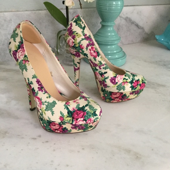 Forever 21 Shoes - Floral Pumps