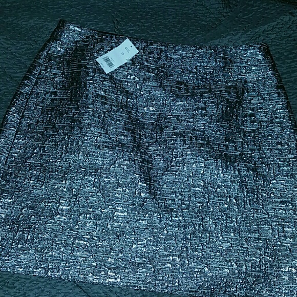 Short Metallic pencil skirt.